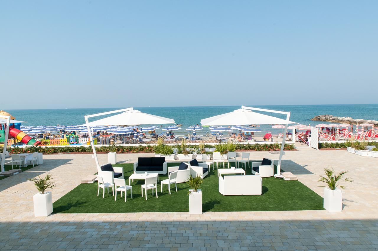 Lungomare Relax Residence Misano Adriatico Bagian luar foto