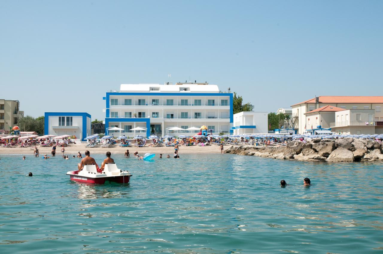 Lungomare Relax Residence Misano Adriatico Bagian luar foto