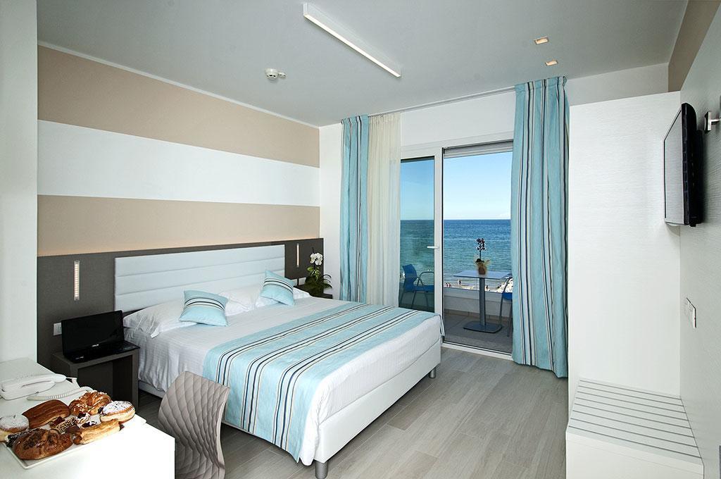 Lungomare Relax Residence Misano Adriatico Bagian luar foto
